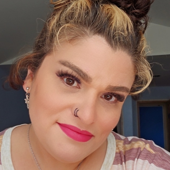 Meet your Posher, Meredith - Picture 1 of 2